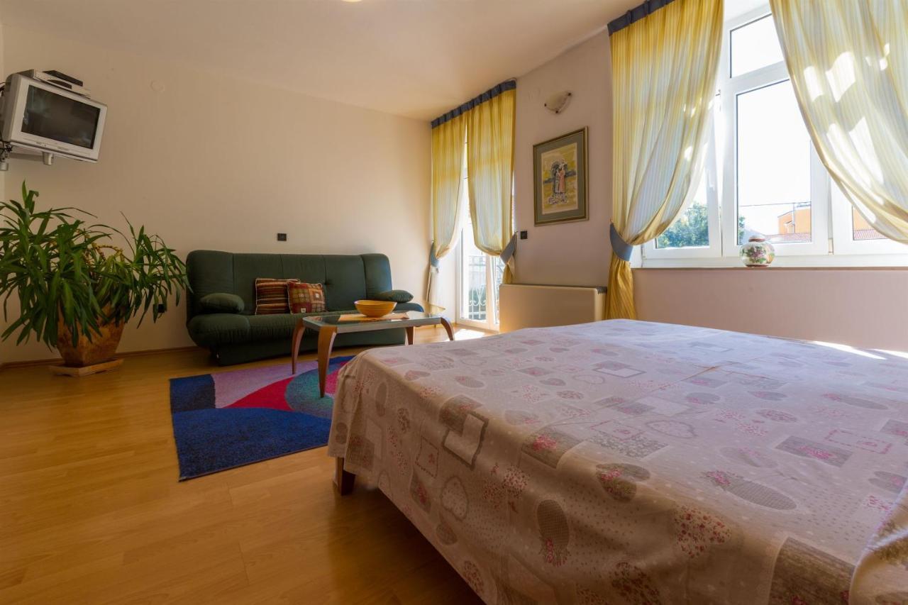 Apartments Villa Katarina セルツェ エクステリア 写真